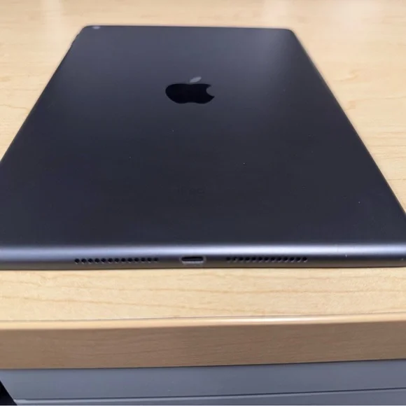 Apple iPad 9th Gen 64GB - Space Gray Black iOS 18.6.2 includes New Case! - Picture 10 of 12